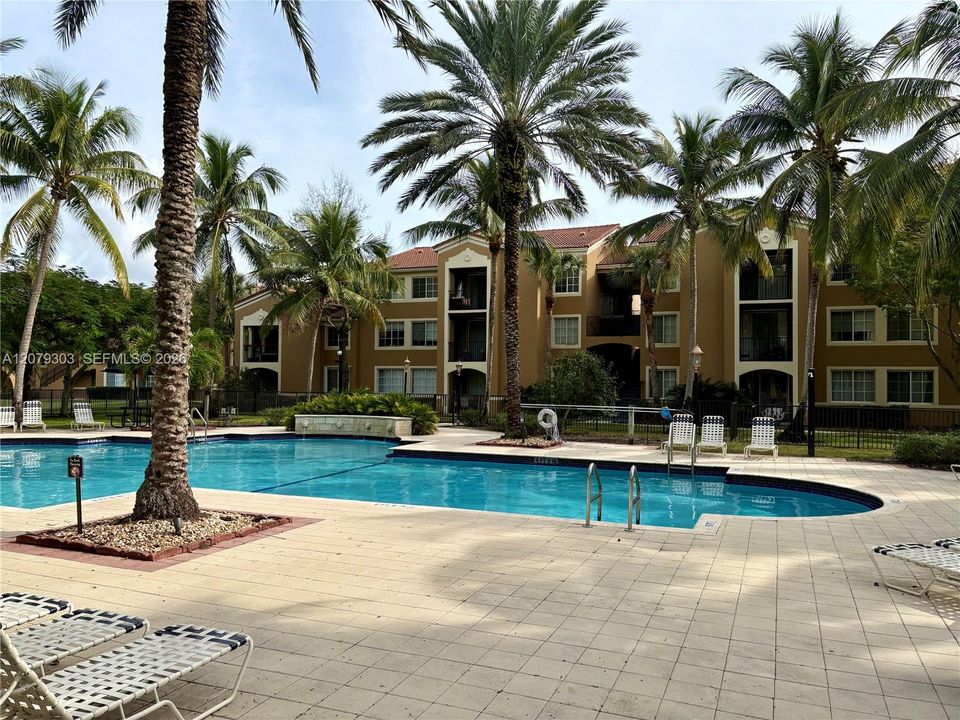 For Rent: $1,980 (2 beds, 2 baths, 981 Square Feet)