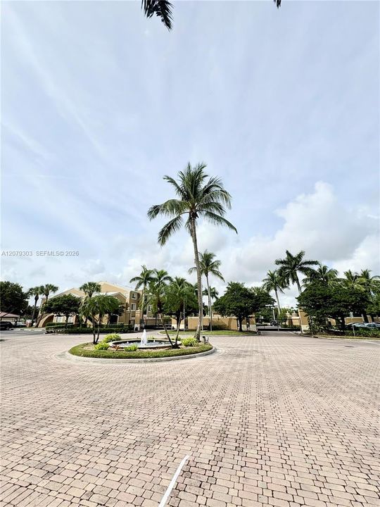 For Rent: $1,980 (2 beds, 2 baths, 981 Square Feet)