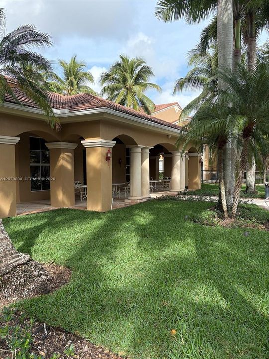For Rent: $1,980 (2 beds, 2 baths, 981 Square Feet)