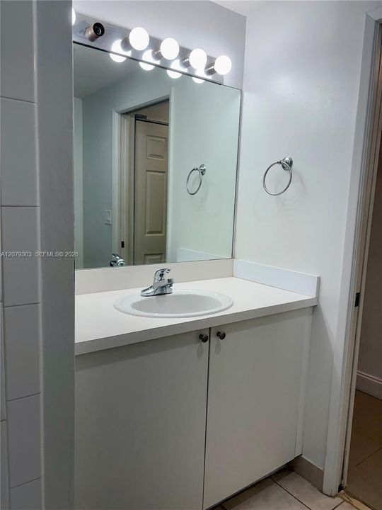 For Rent: $1,980 (2 beds, 2 baths, 981 Square Feet)
