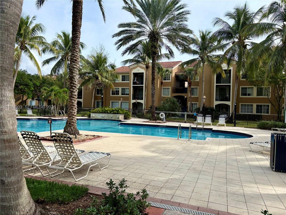 For Rent: $1,980 (2 beds, 2 baths, 981 Square Feet)