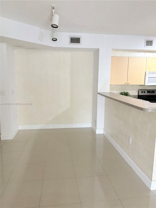 For Rent: $1,980 (2 beds, 2 baths, 981 Square Feet)