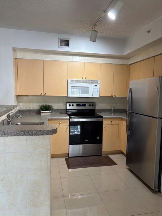 For Rent: $1,980 (2 beds, 2 baths, 981 Square Feet)