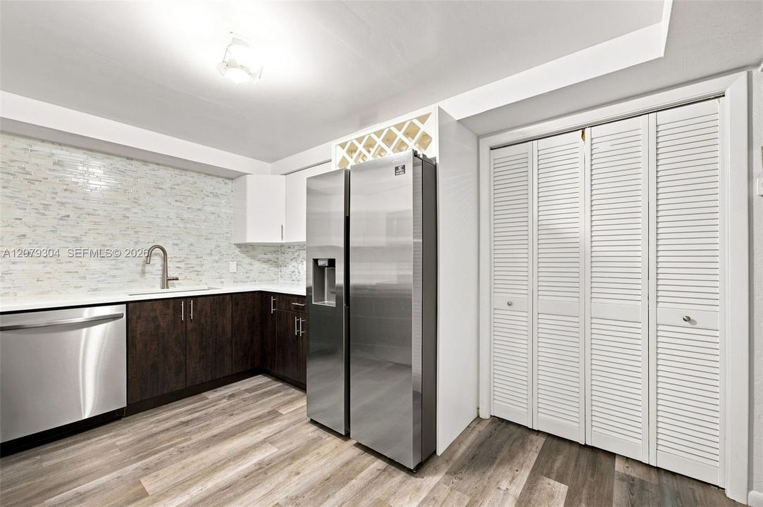 На продажу: $350,000 (2 спален, 2 ванн, 1235 Квадратных фут)