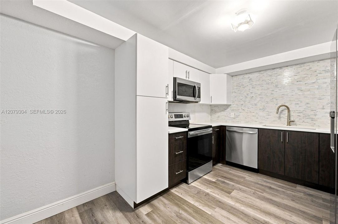 На продажу: $350,000 (2 спален, 2 ванн, 1235 Квадратных фут)