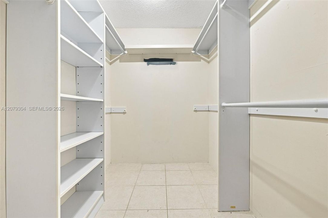 На продажу: $350,000 (2 спален, 2 ванн, 1235 Квадратных фут)