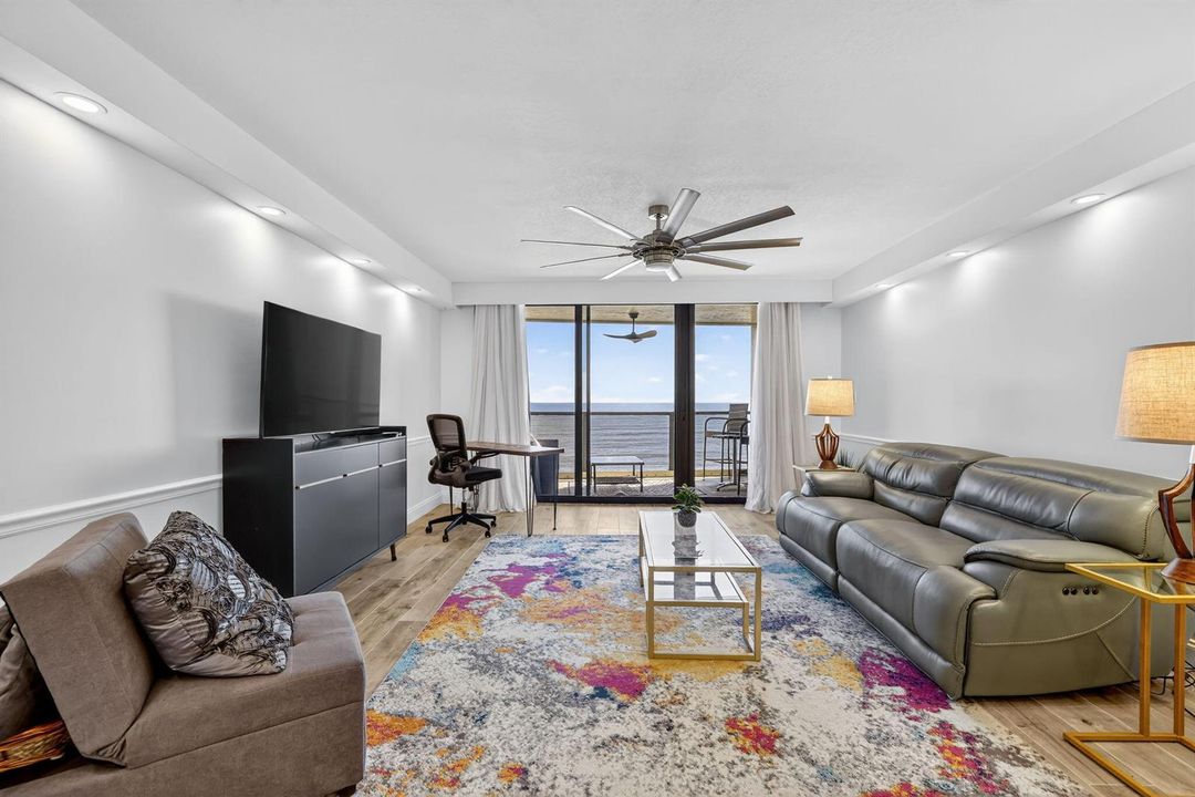 LIVING ROOM WITH OCEAN VIEWS!