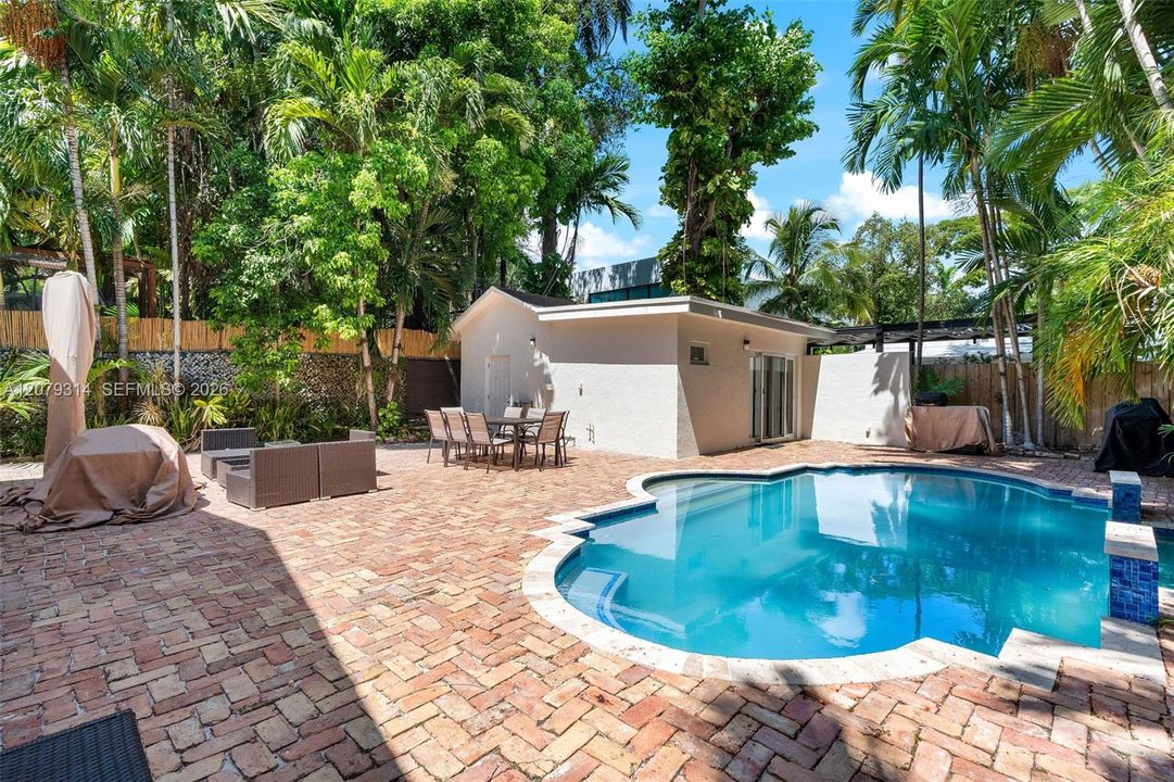 En Venta: $2,449,000 (3 camas, 2 baños, 1580 Pies cuadrados)