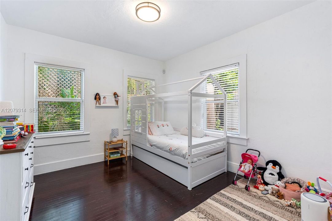 En Venta: $2,449,000 (3 camas, 2 baños, 1580 Pies cuadrados)