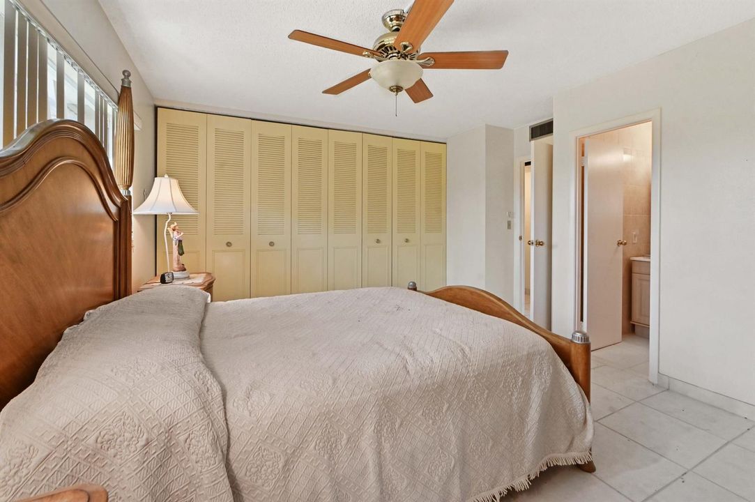 19 Bedroom 02