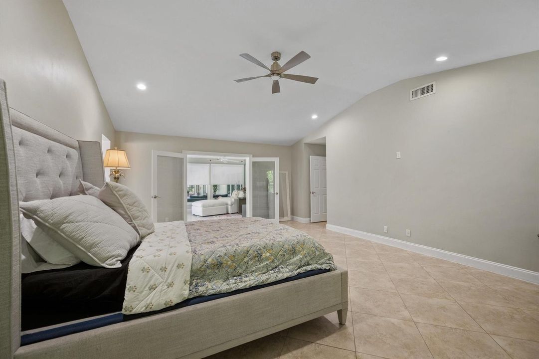 Main Bedroom W/ Sitting Room