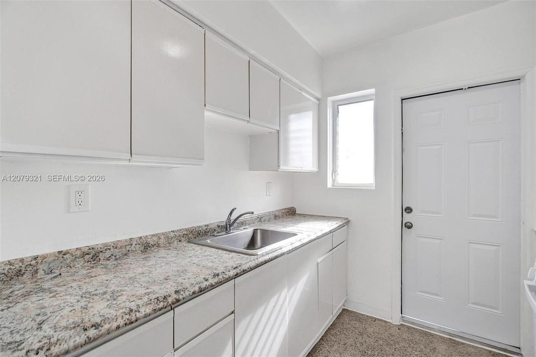 For Rent: $1,775 (1 beds, 1 baths, 780 Square Feet)