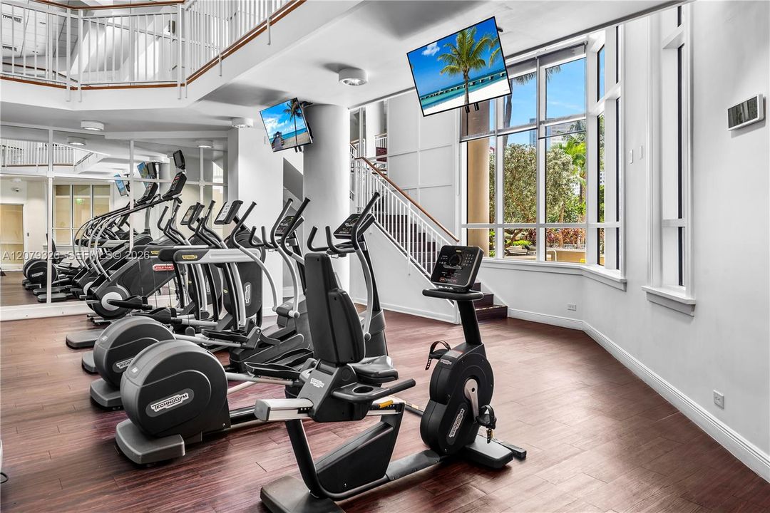 For Sale: $595,000 (1 beds, 1 baths, 992 Square Feet)