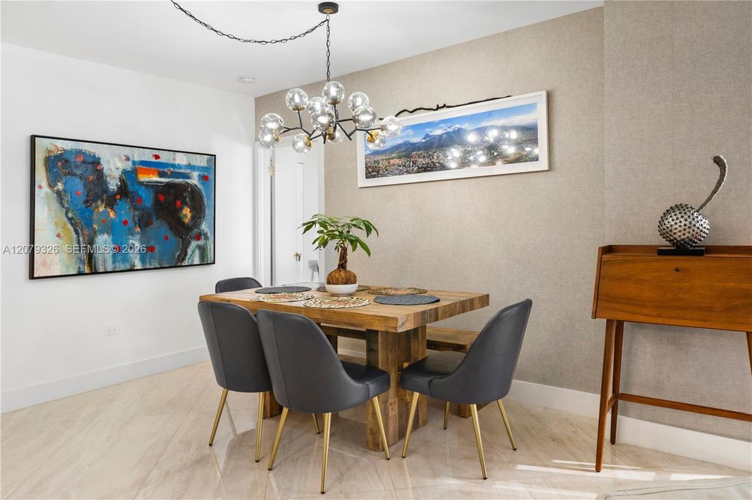 For Sale: $595,000 (1 beds, 1 baths, 992 Square Feet)