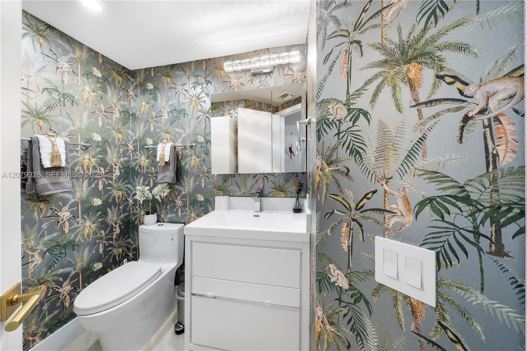 For Sale: $595,000 (1 beds, 1 baths, 992 Square Feet)