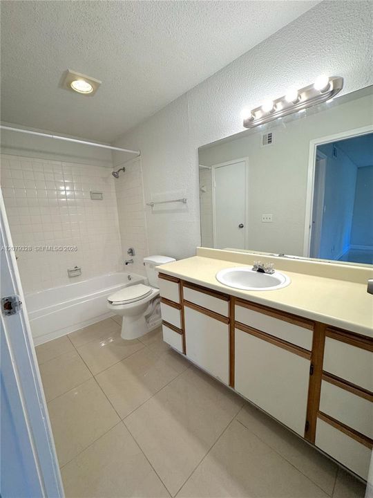 В аренду: $1,500 (1 спален, 1 ванн, 950 Квадратных фут)