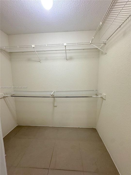 В аренду: $1,500 (1 спален, 1 ванн, 950 Квадратных фут)