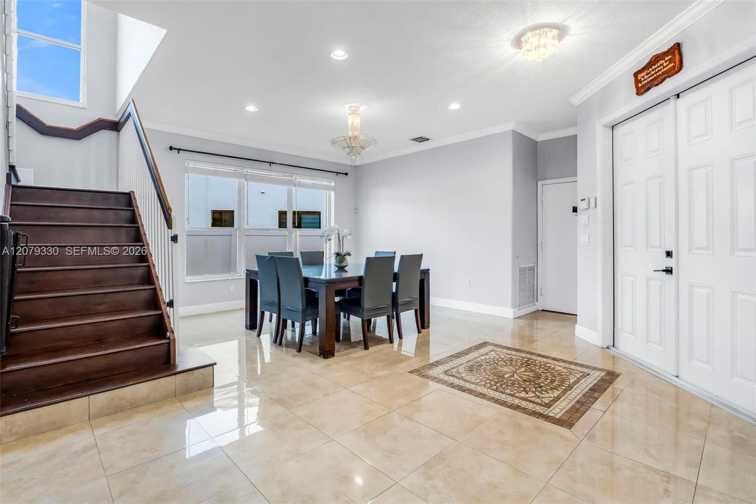 На продажу: $925,000 (6 спален, 4 ванн, 3371 Квадратных фут)