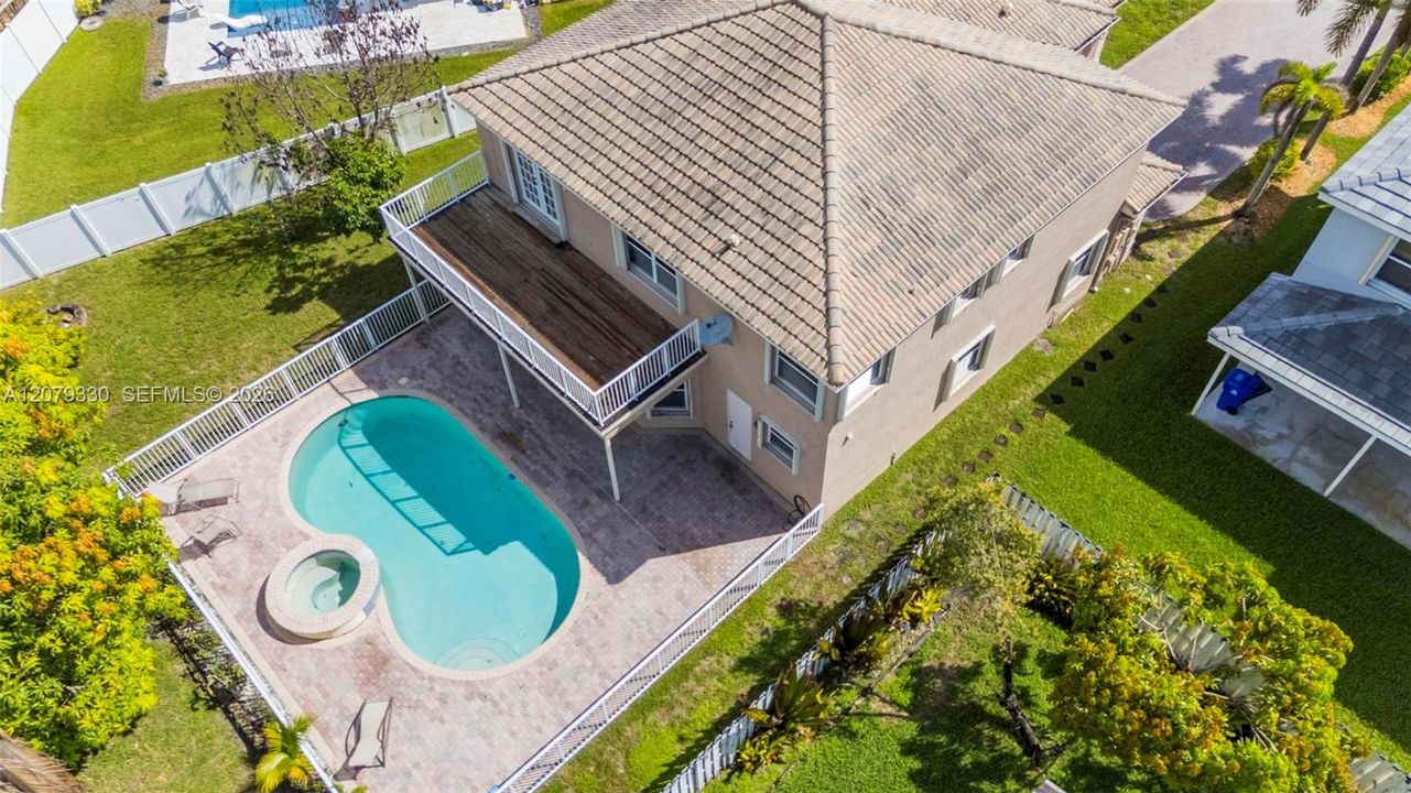 На продажу: $925,000 (6 спален, 4 ванн, 3371 Квадратных фут)