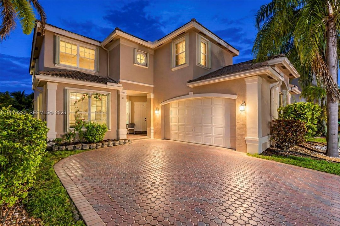 На продажу: $925,000 (6 спален, 4 ванн, 3371 Квадратных фут)