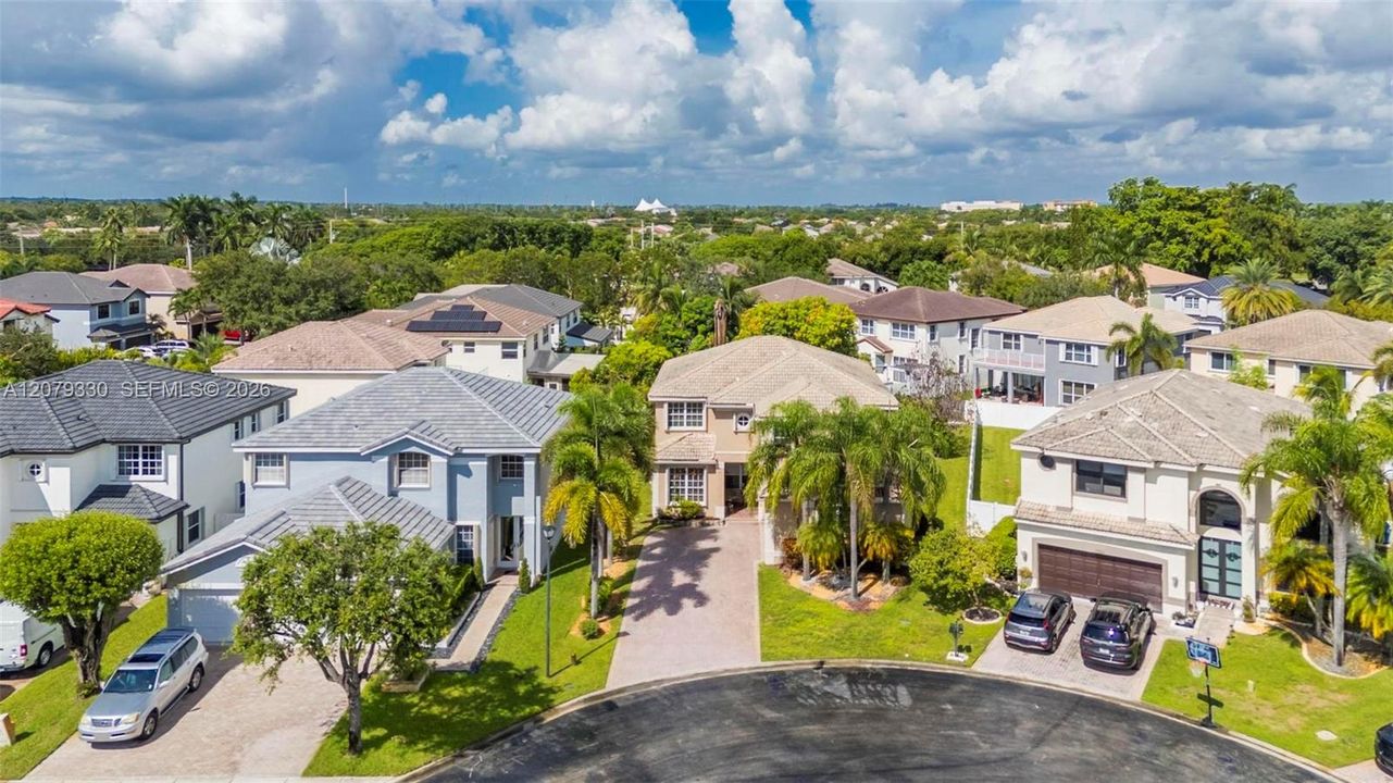 На продажу: $925,000 (6 спален, 4 ванн, 3371 Квадратных фут)