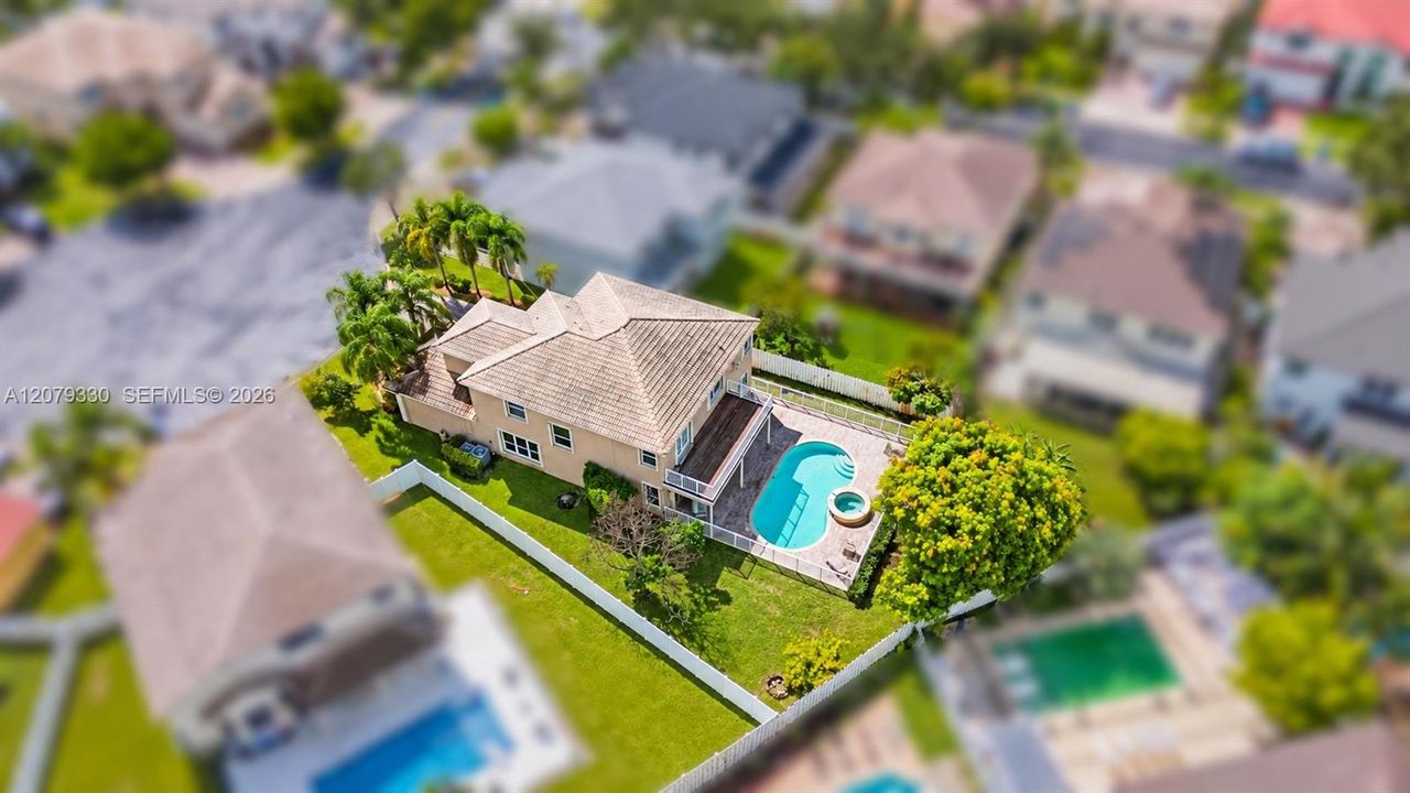 На продажу: $925,000 (6 спален, 4 ванн, 3371 Квадратных фут)