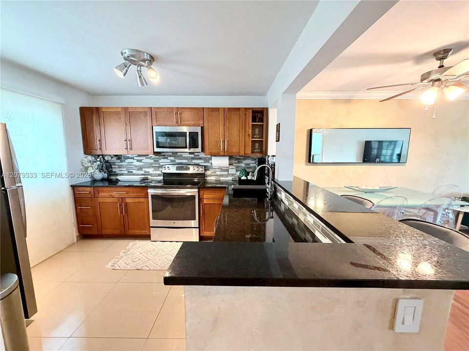 В аренду: $1,900 (1 спален, 1 ванн, 1002 Квадратных фут)
