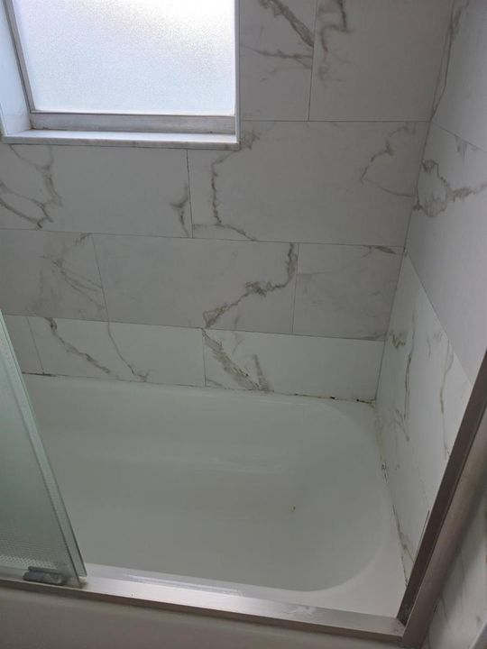 1820 N LAUDERDALE #3404 SHOWER
