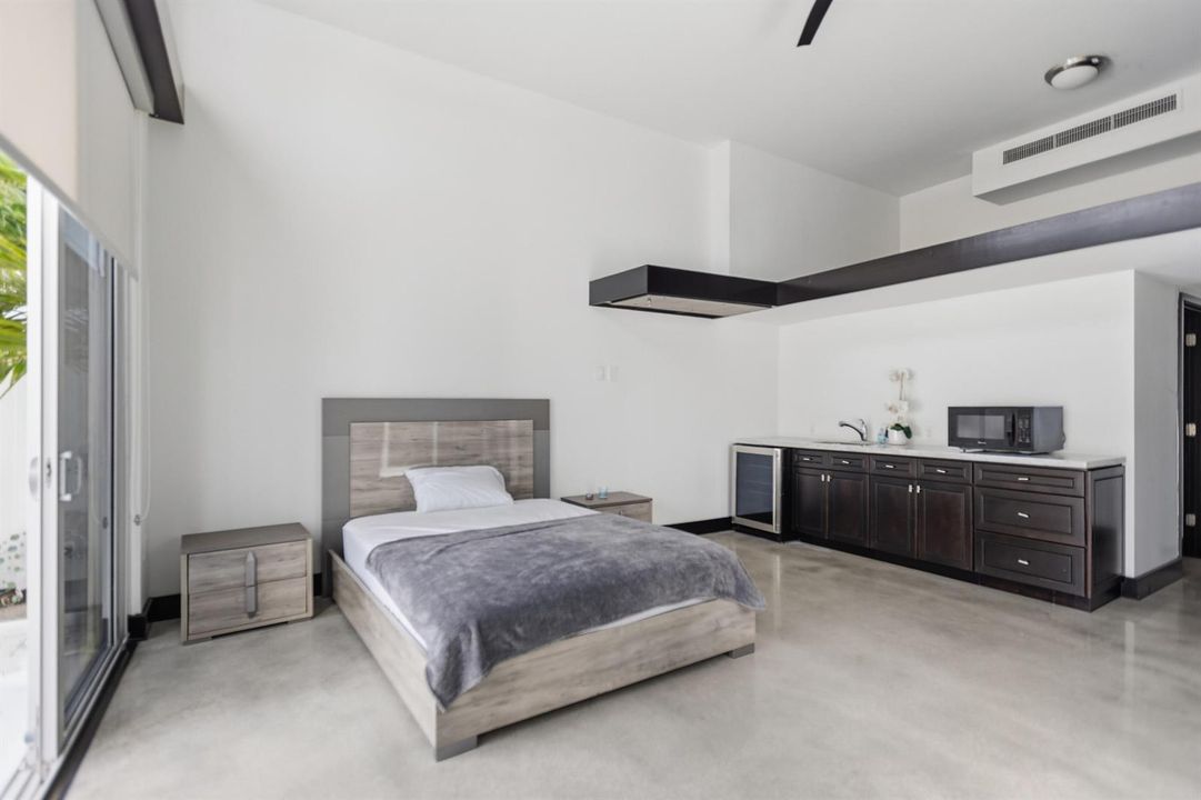 284 NE 7th Street-0752