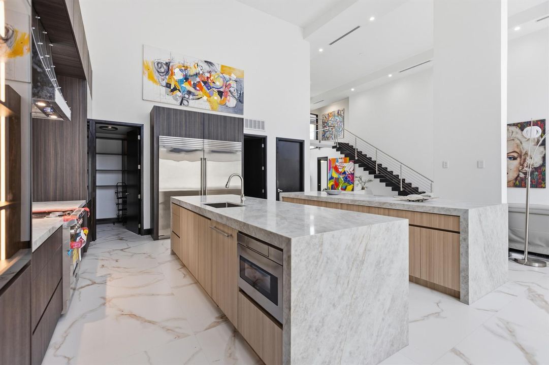 284 NE 7th Street-0353