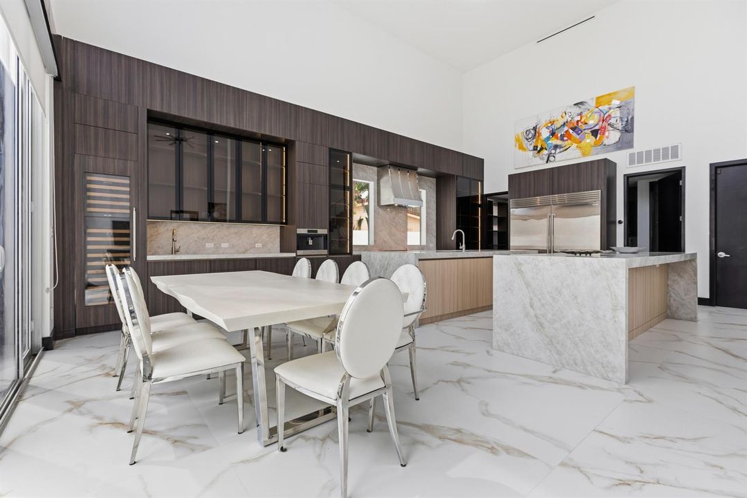 284 NE 7th Street-0423