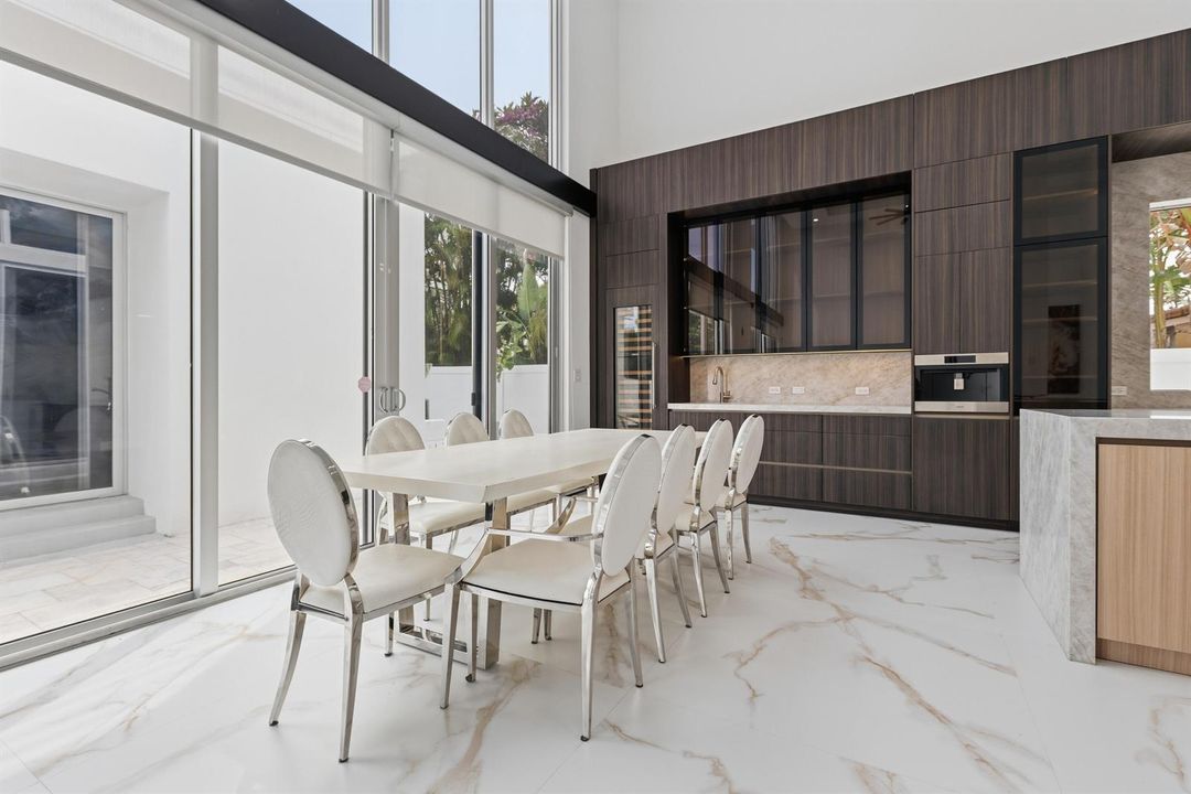 284 NE 7th Street-0416