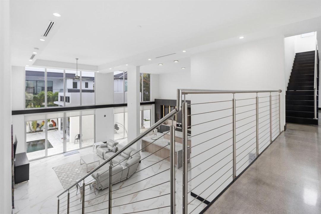 284 NE 7th Street-0542