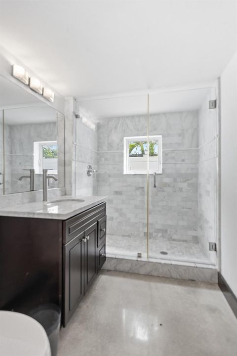 284 NE 7th Street-0766