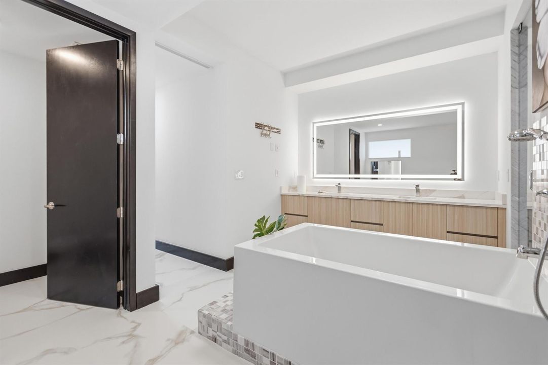 284 NE 7th Street-0507