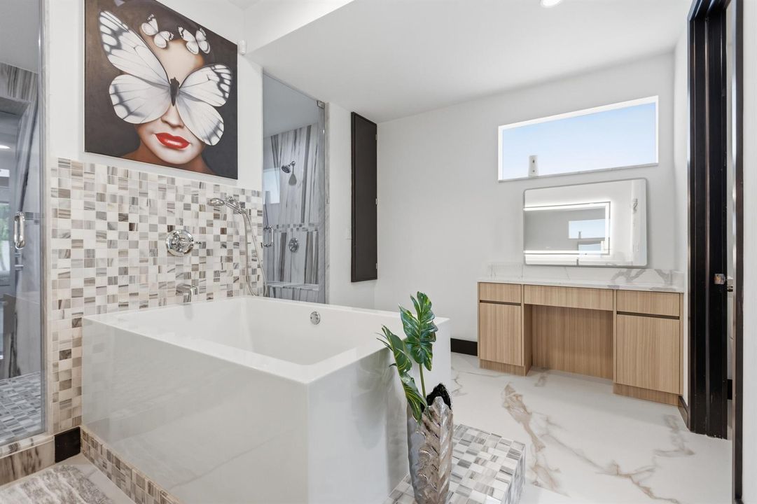 284 NE 7th Street-0514