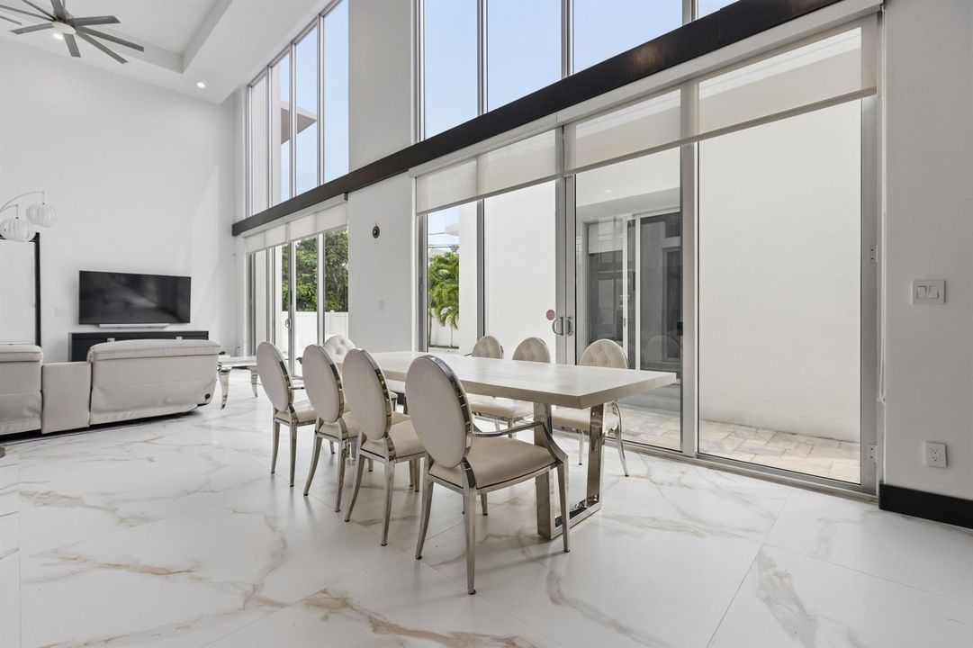 284 NE 7th Street-0409