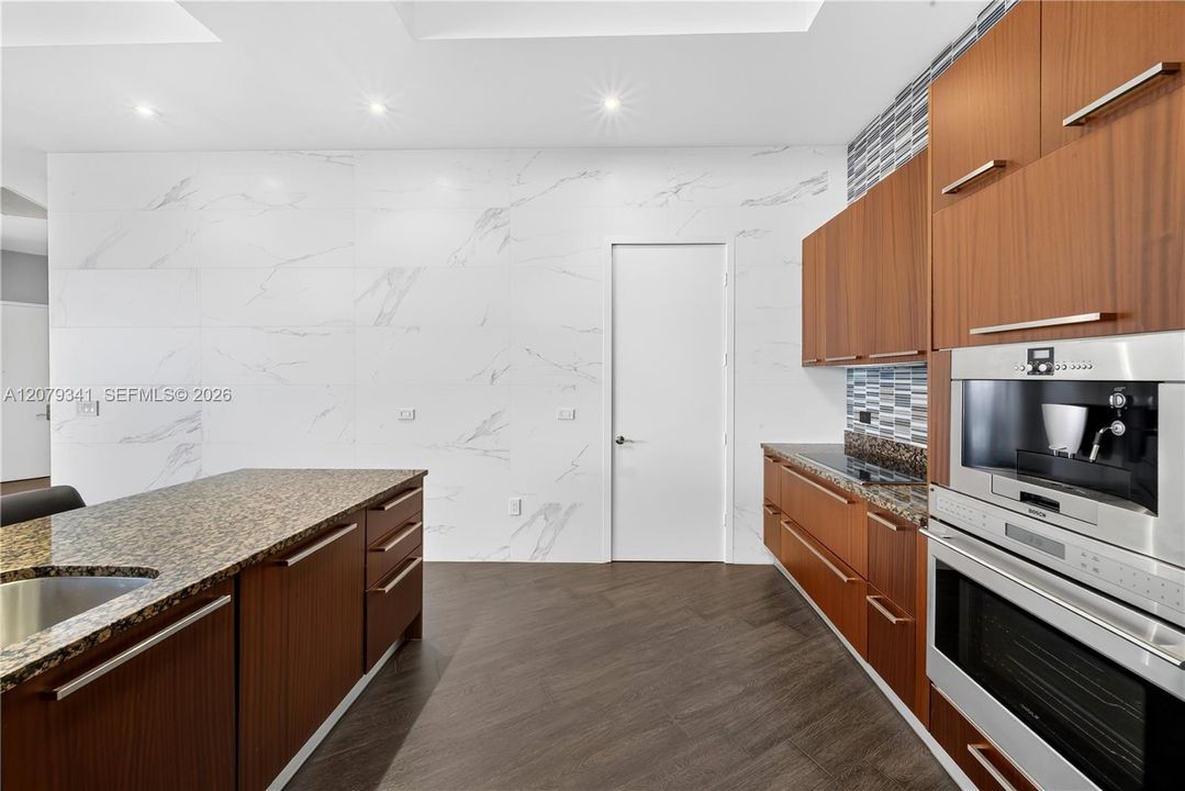 En Venta: $2,099,999 (3 camas, 3 baños, 2106 Pies cuadrados)