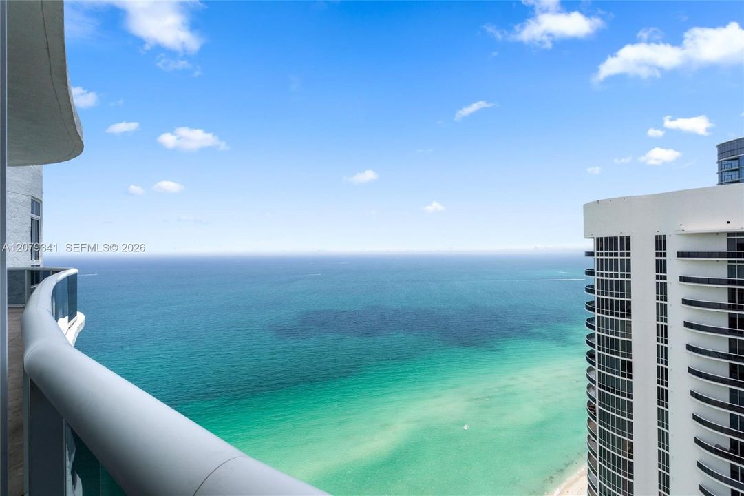 En Venta: $2,099,999 (3 camas, 3 baños, 2106 Pies cuadrados)