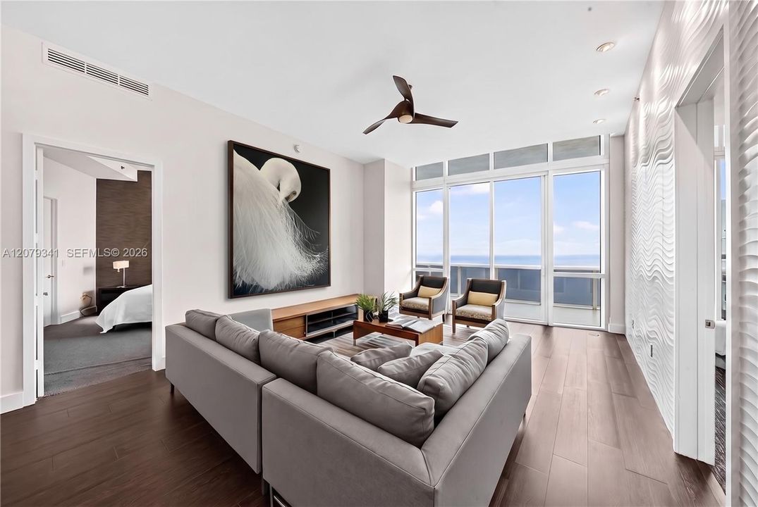 En Venta: $2,099,999 (3 camas, 3 baños, 2106 Pies cuadrados)