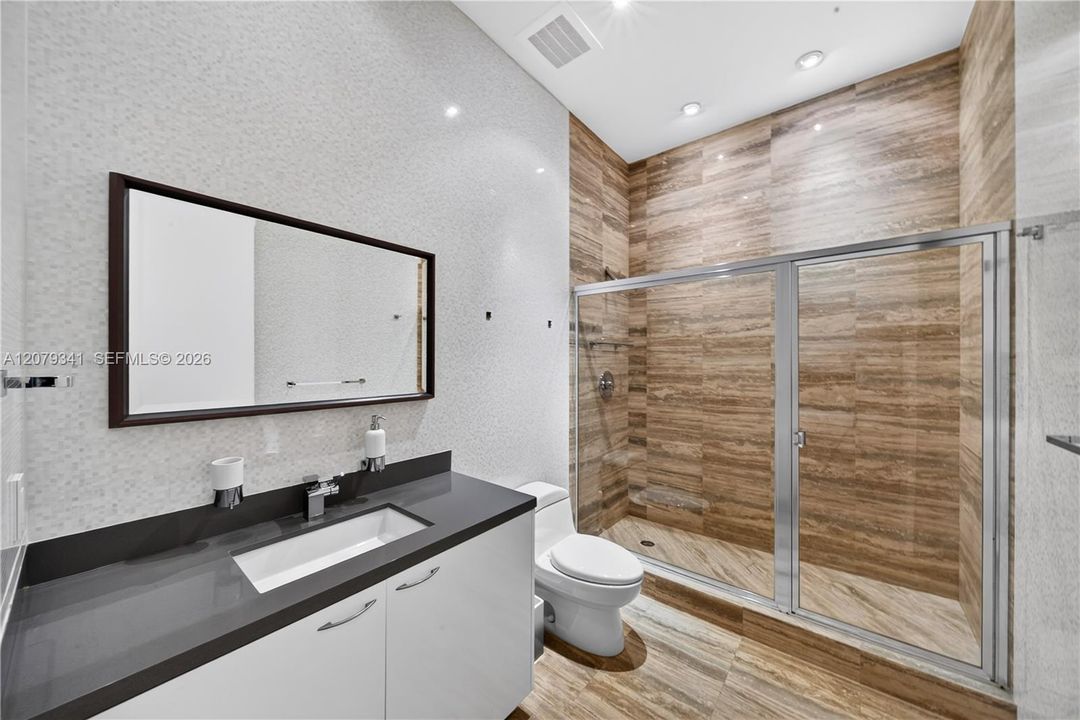 En Venta: $2,099,999 (3 camas, 3 baños, 2106 Pies cuadrados)