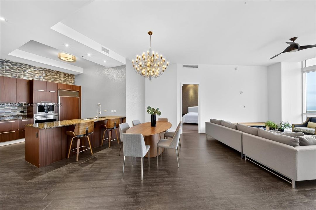 En Venta: $2,099,999 (3 camas, 3 baños, 2106 Pies cuadrados)