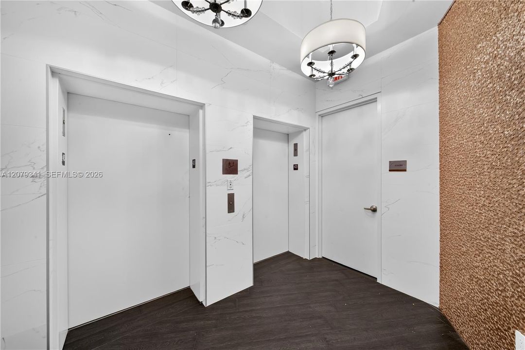 En Venta: $2,099,999 (3 camas, 3 baños, 2106 Pies cuadrados)