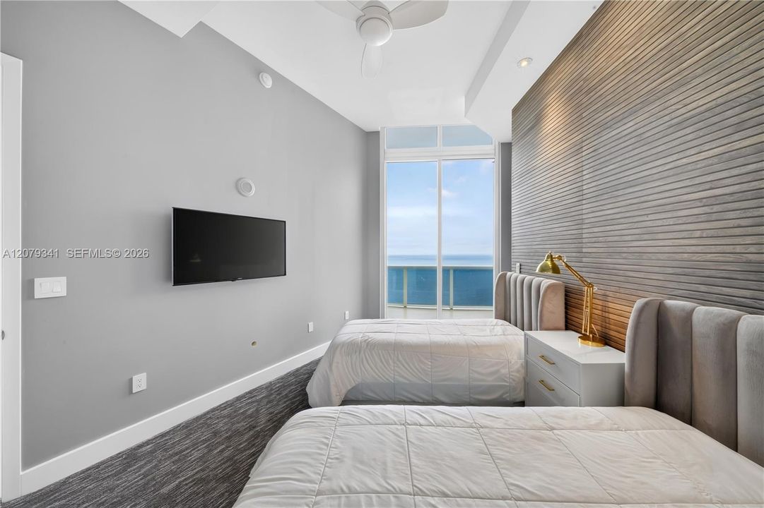 En Venta: $2,099,999 (3 camas, 3 baños, 2106 Pies cuadrados)
