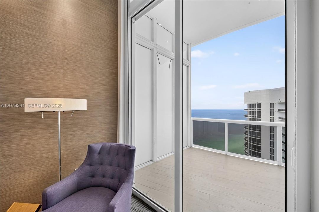 En Venta: $2,099,999 (3 camas, 3 baños, 2106 Pies cuadrados)