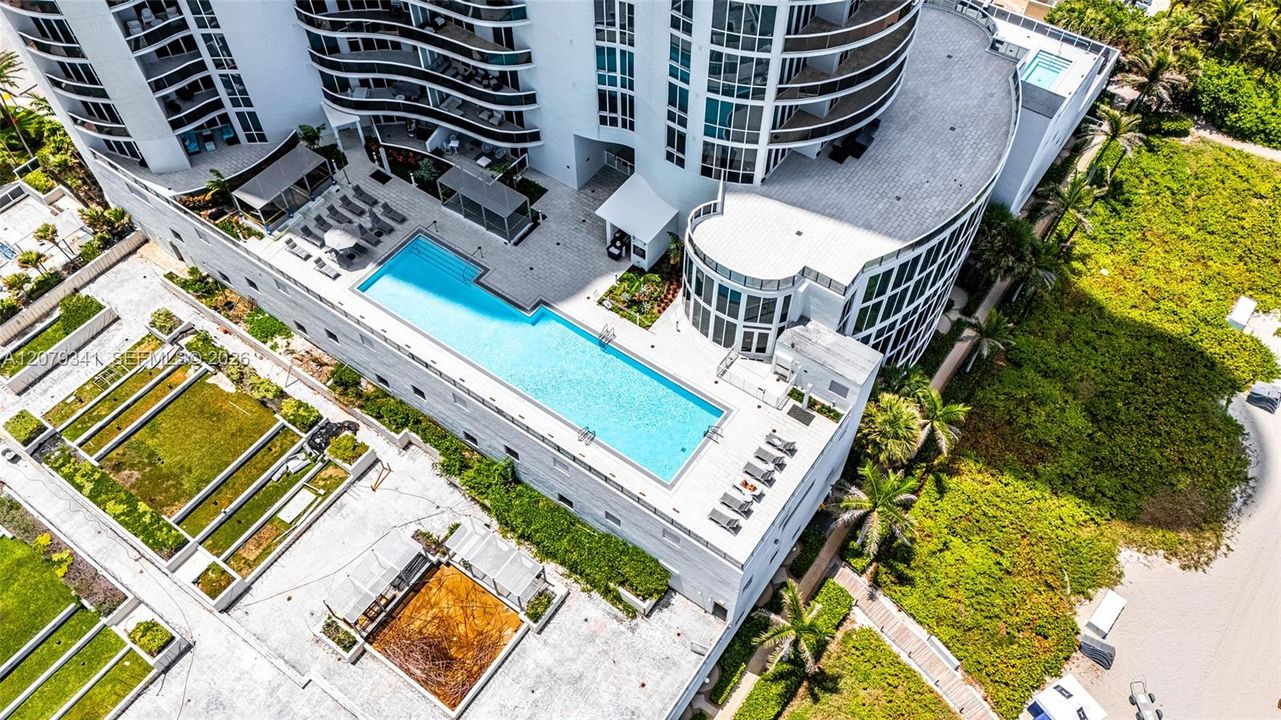 En Venta: $2,099,999 (3 camas, 3 baños, 2106 Pies cuadrados)
