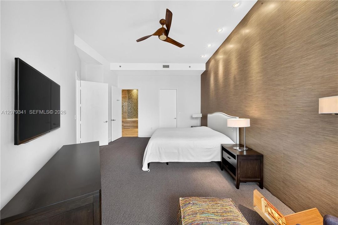 En Venta: $2,099,999 (3 camas, 3 baños, 2106 Pies cuadrados)