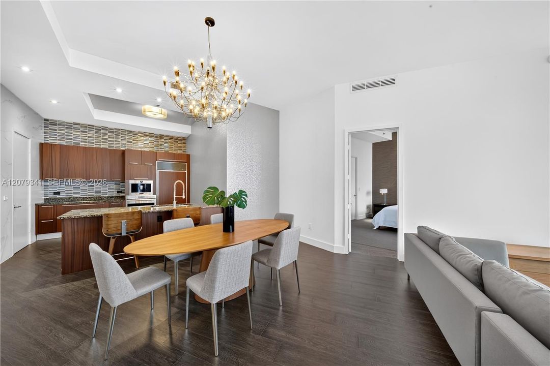 En Venta: $2,099,999 (3 camas, 3 baños, 2106 Pies cuadrados)