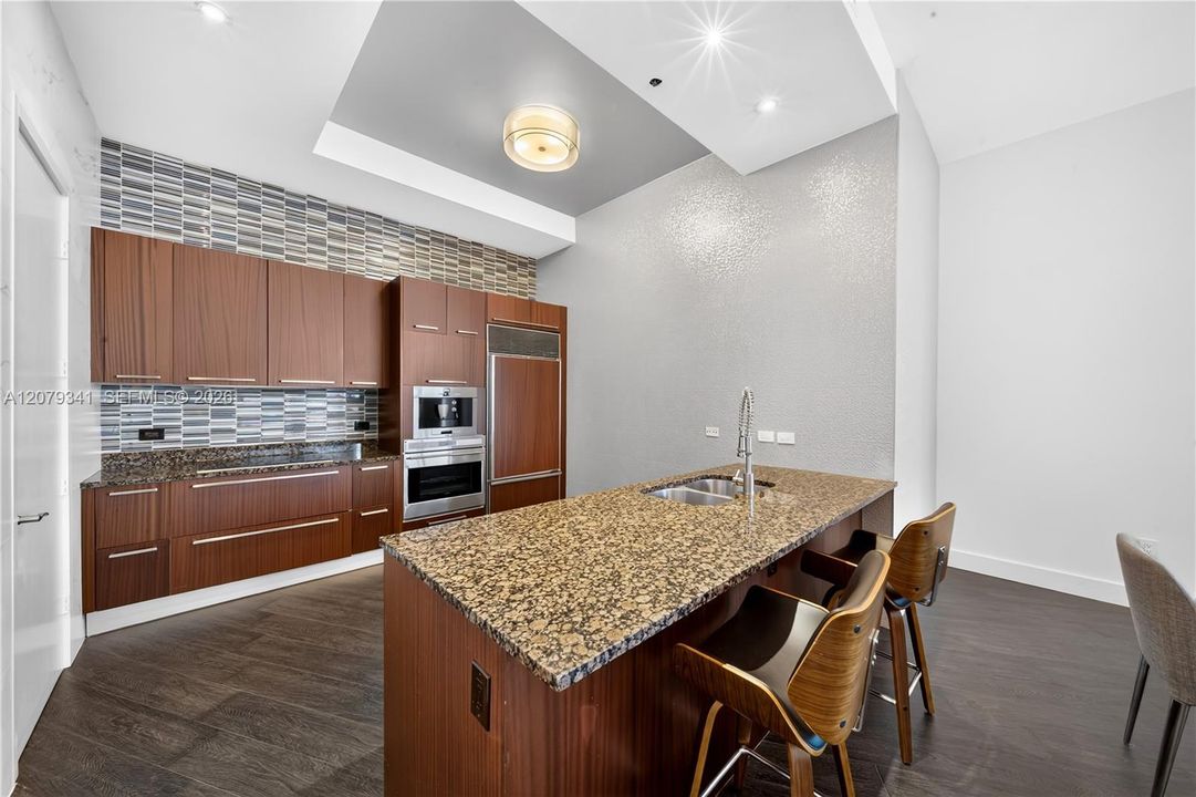 En Venta: $2,099,999 (3 camas, 3 baños, 2106 Pies cuadrados)