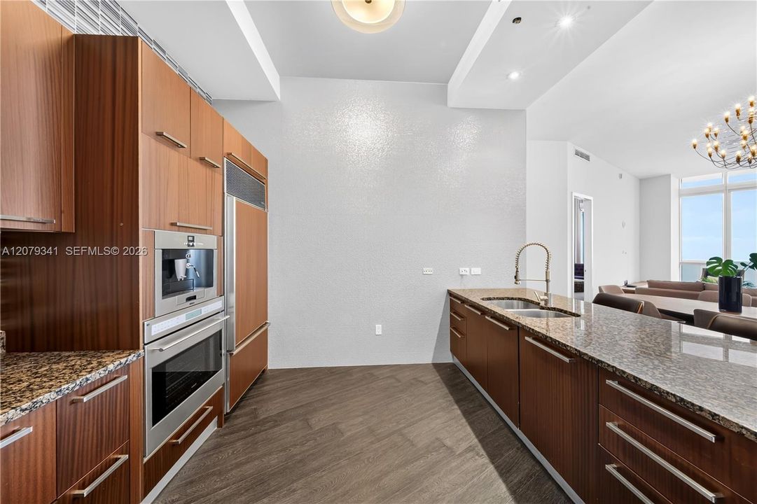En Venta: $2,099,999 (3 camas, 3 baños, 2106 Pies cuadrados)